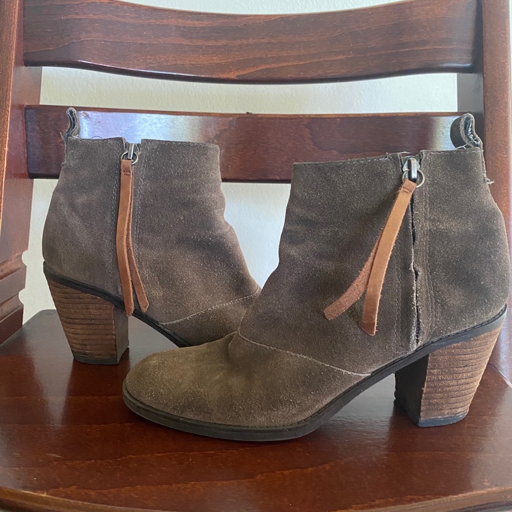 🔹SOLD🔹Dolce Vita Joust Distressed Suede Ankle Boots, size 8.